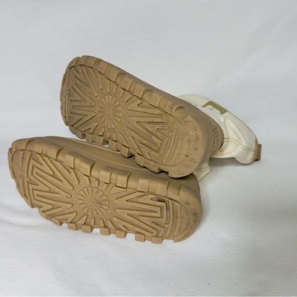 Girl’s UGG Classic Brellah Mini Rain/Snow Boots – Beige/White - Picture 5 of 7